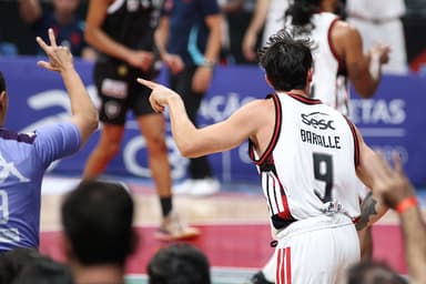 Baralle em quadra pelo FlaBasquete no Maracanãzinho