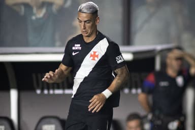 Puma Rodríguez, do Vasco, não conseguiu evitar o empate com o Nova Iguaçu no Carioca