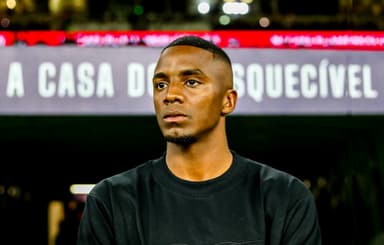 Andrew, goleiro do Flamengo, deve estrear contra Fluminense