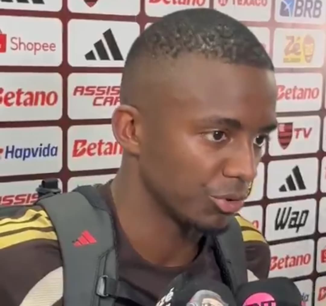 Andrew na zona mista do Flamengo