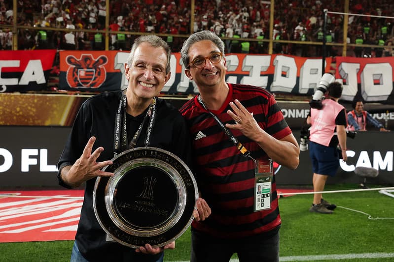 Bap e Willeman com o troféu da Libertadores 2025