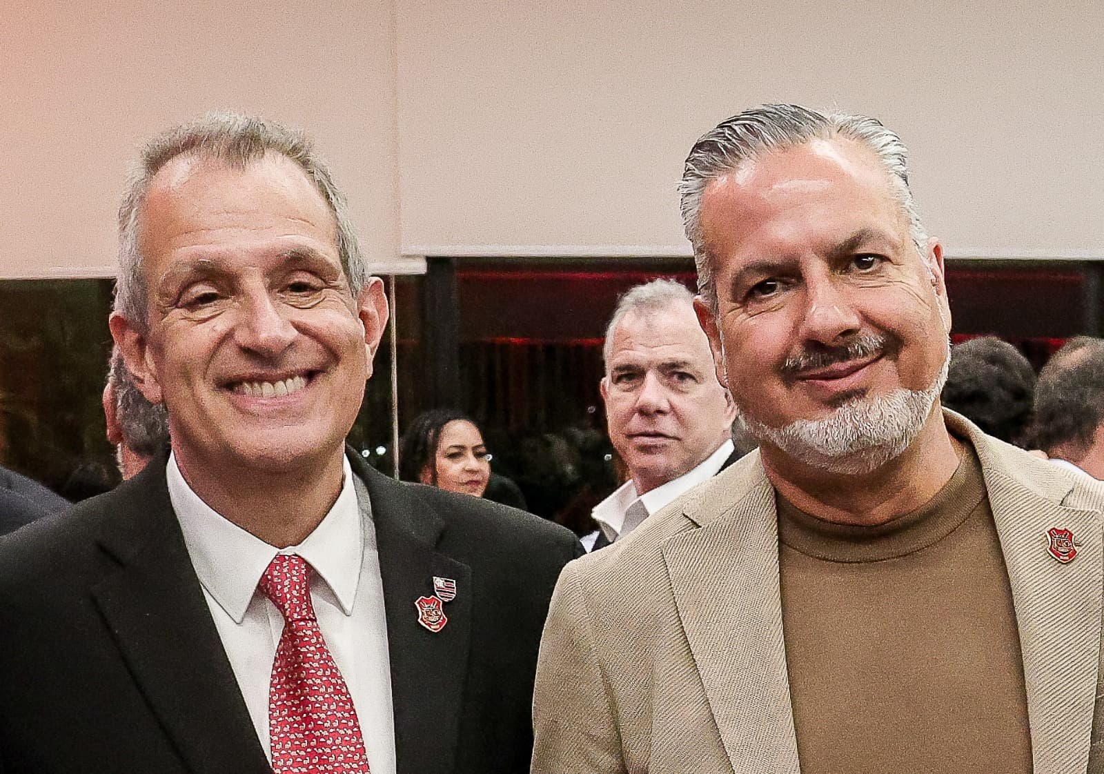 Bap sorri ao lado de Boto durante evento solene do Flamengo em 2025