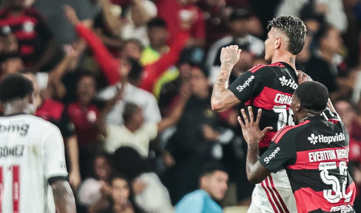 Carrascal comemora gol do Flamengo contra o Vasco