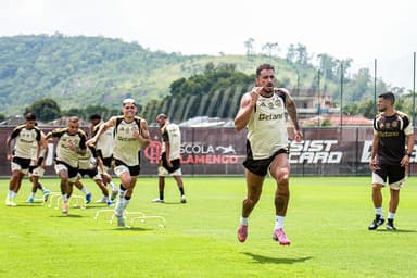 Danilo em treino do Flamengo