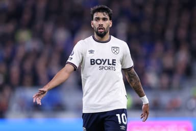 Lucas Paquetá em campo pelo West Ham