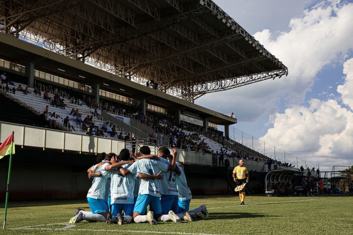 Time do Grêmio comemora goleada contra o Galvez-AC na Copinha 2026