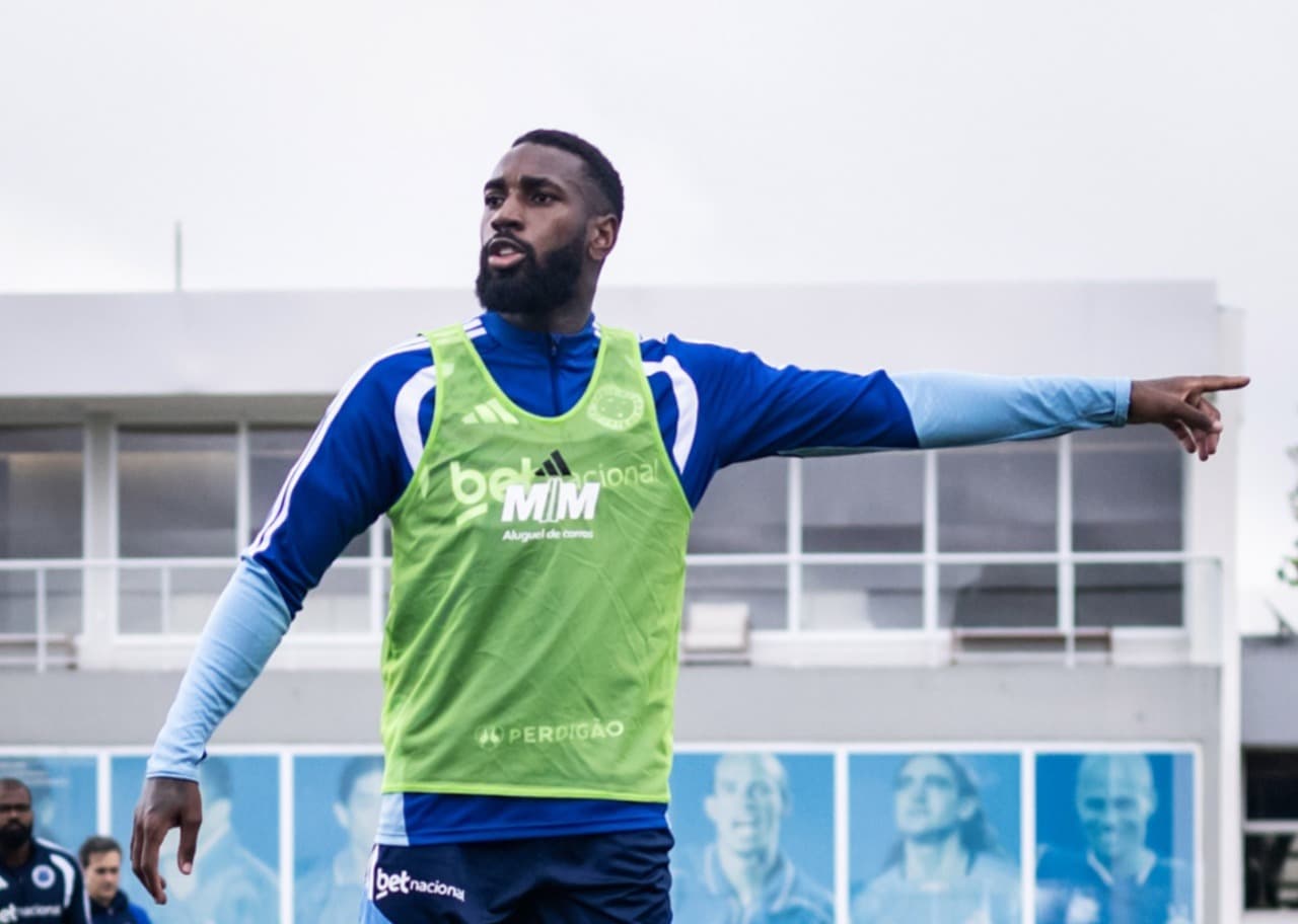 Gerson, ex-Flamengo, em treino pelo Cruzeiro