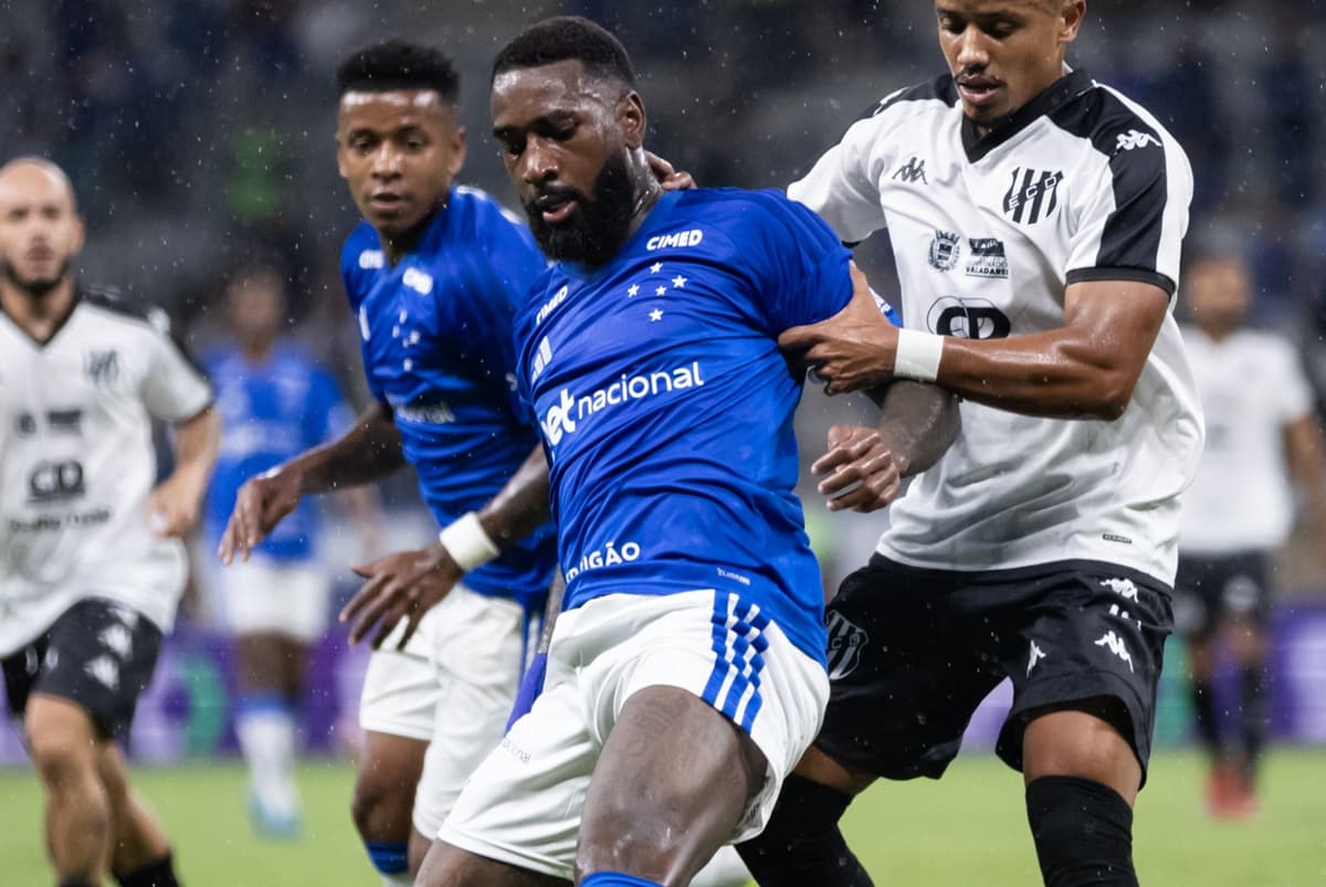 Gerson não teve estreia de sucesso pelo Cruzeiro e perdeu para o Democrata, no Mineiro