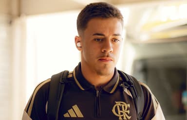 Jhonny na chegada ao Raulino de Oliveira para Flamengo x Volta Redonda