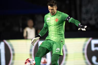 Léo Jardim teve grande atuação no Flamengo x Vasco, mas não conseguiu impedir derrota