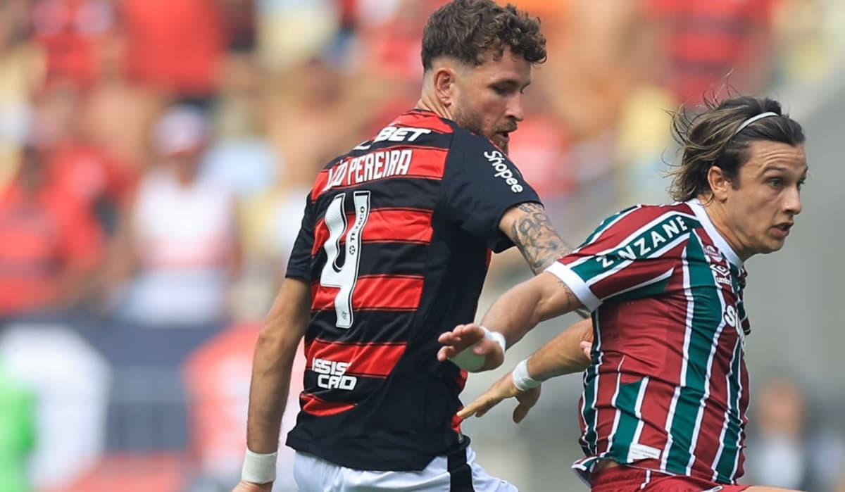 Léo Pereira em jogo do Flamengo contra o Fluminense