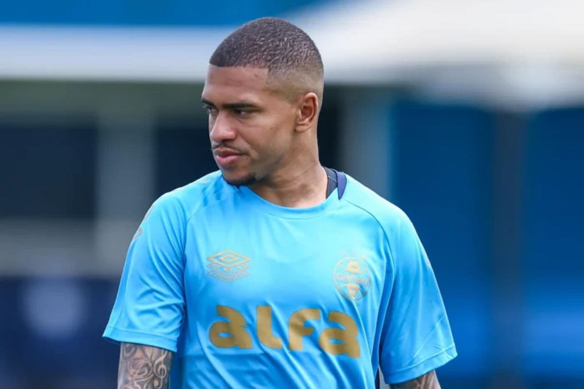 Lateral Lucas Esteves durante treinmento do Grêmio