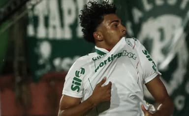 Luighi do Palmeiras comemora gol contra Portuguesa