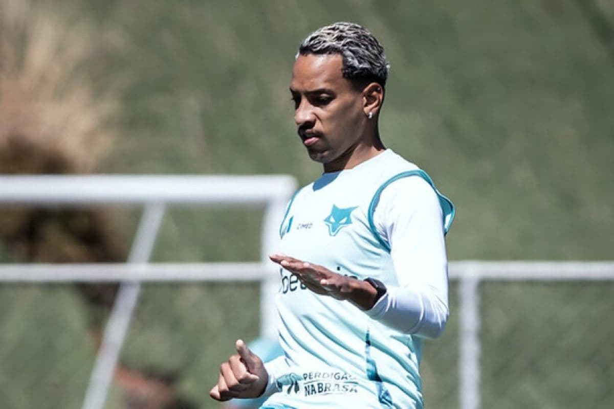 Matheus Pereira durante treinamento do Cruzeiro