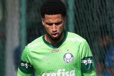 Murilo, zagueiro do Palmeiras, durante treinamento
