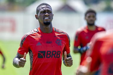 Otávio em treino do Flamengo