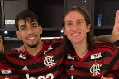 Paquetá e Filipe Luís com a camisa do Flamengo em 2019