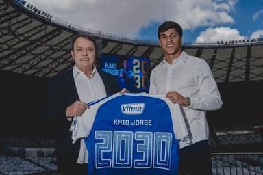 Pedro Lourenço e Kaio Jorge celebram renovação do atacante com o Cruzeiro