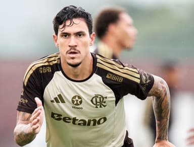 Pedro em treino do Flamengo antes de clássico contra o Vasco