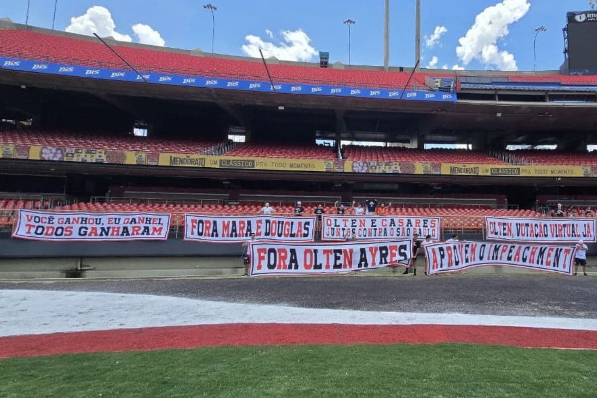 Protesto da torcida do São Paulo no Morumbis
