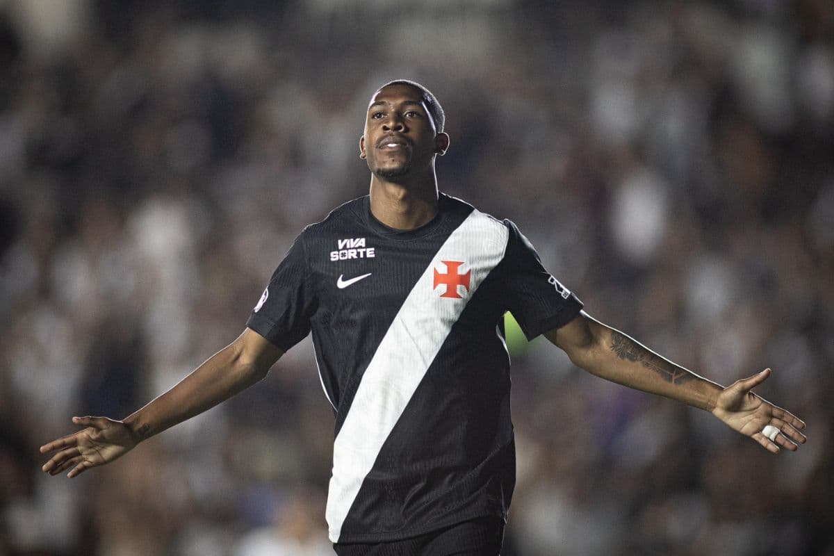 Rayan, atacante do Vasco, comemora gol marcado contra o Maricá