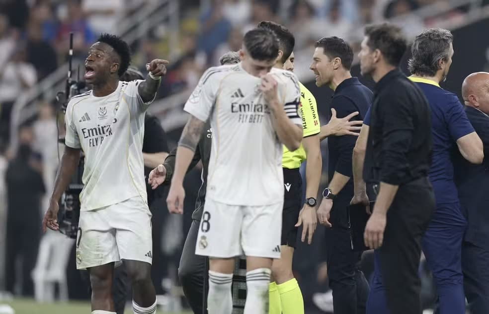 Vini Jr. reclama de Simeone em Atlético de Madrid x Real Madrid