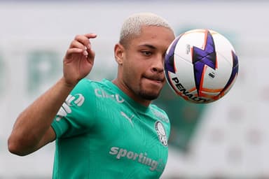 Vitor Roque, atacante do Palmeiras