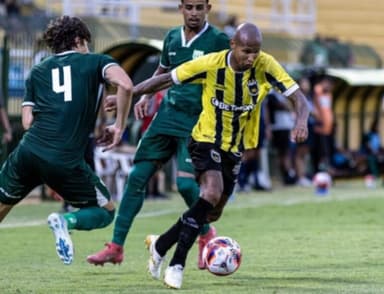 Wellington Silva, ex-Flamengo, em ação pelo Volta Redonda