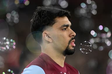 Lucas Paquetá em campo pelo West Ham, na Premier League 2024