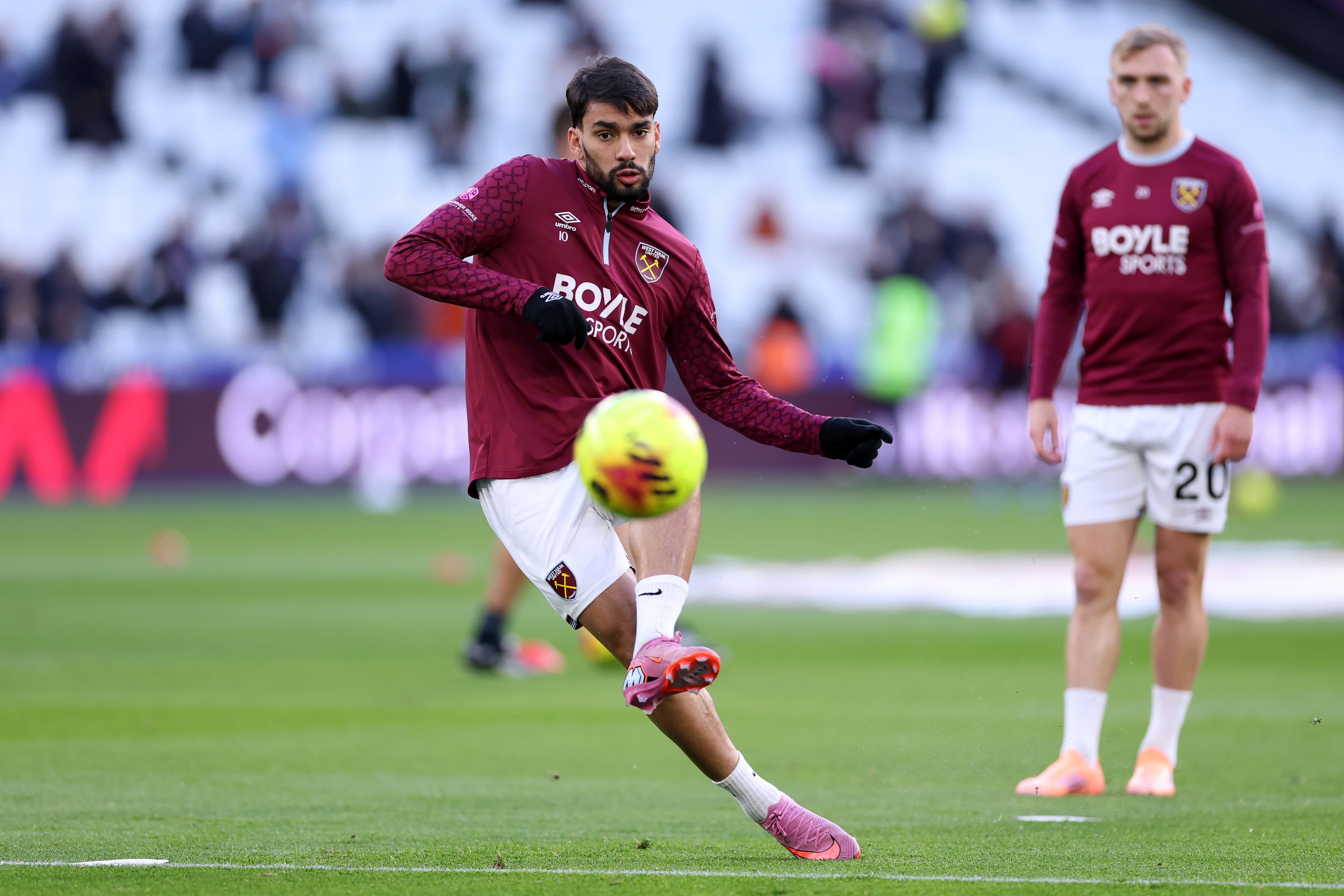 Lucas Paquetá em pré-jogo pelo West Ham