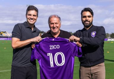 Zico com camisa do Orlando City