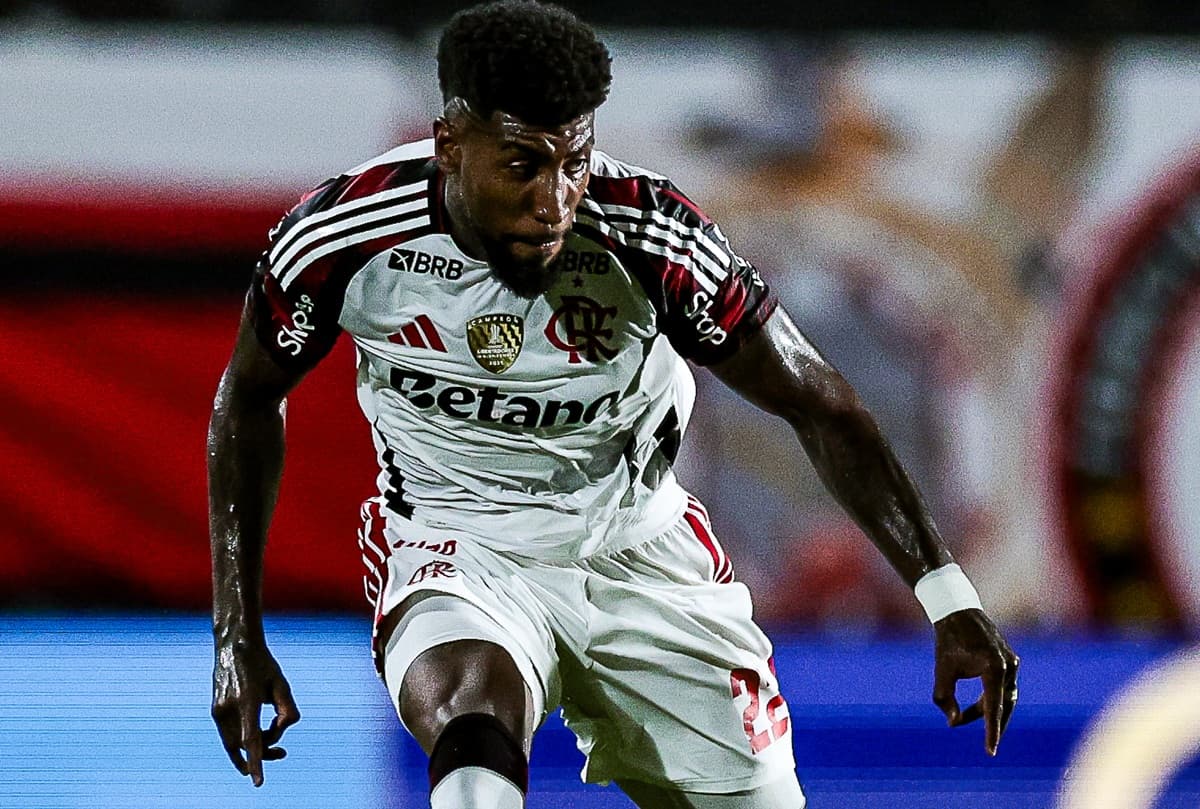 Emerson Royal jogou bem em Vitória x Flamengo e foi elogiado pela Nação