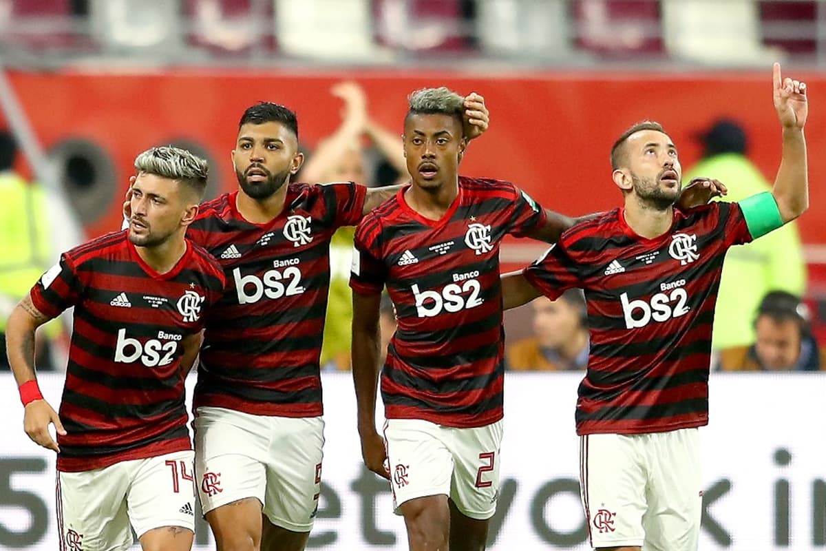 Arrascaeta, Gabigol, Bruno Henrique e Everton Ribeiro comemorando gol do Flamengo em 2019
