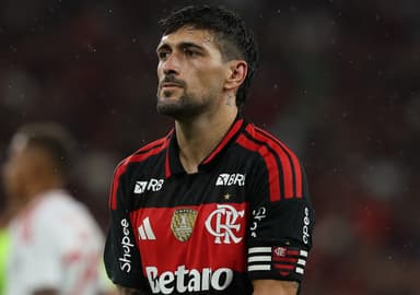 Arrascaeta comemora gol pelo Flamengo