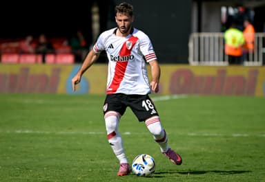 Matías Viña em campo pelo River Plate