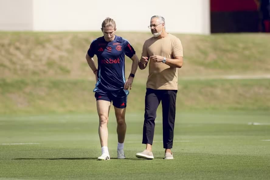 Boto e Filipe Luís no Ninho do Urubu