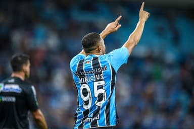 Carlos Vinícius, artilheiro do Grêmio