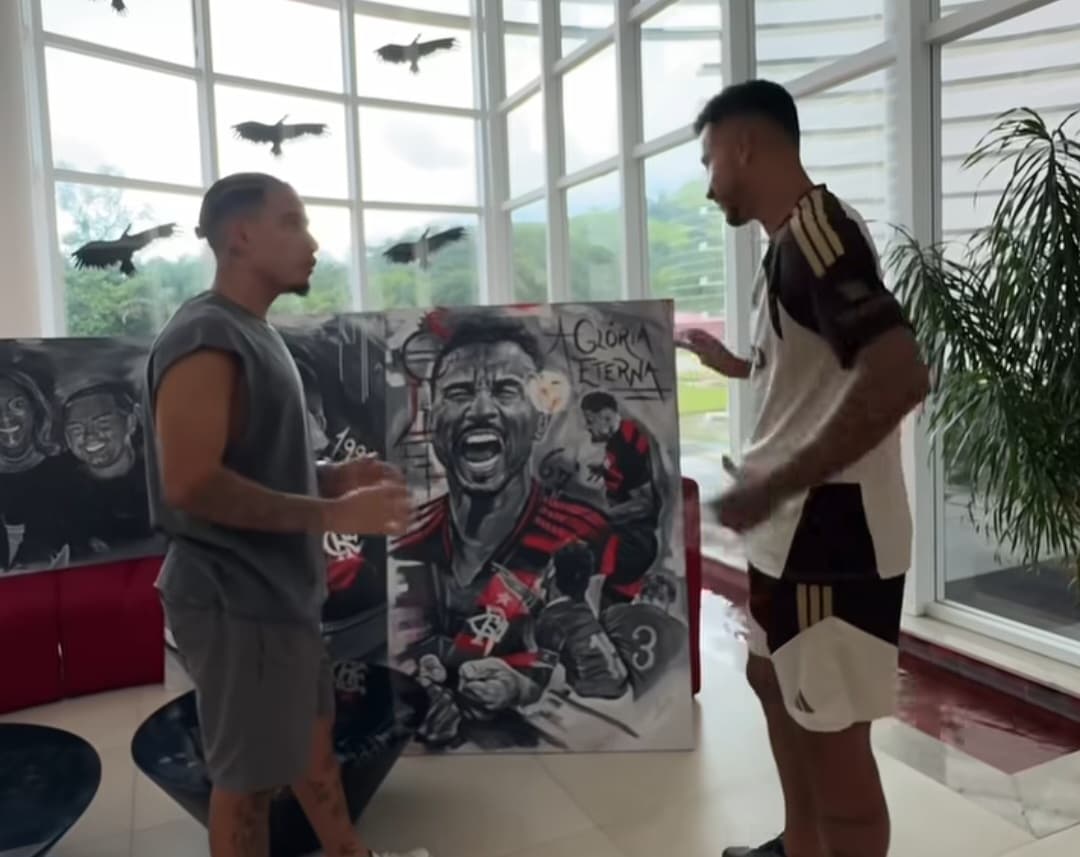 Danilo recebe arte do gol do título da Libertadores