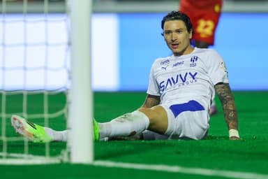 Darwin Nunes, do Al Hilal, reage durante a partida do campeonato profissional saudita entre Al Qadsiah e Al Hilal, no Estádio Príncipe Mohamed bin Fahd, em 29 de janeiro de 2026, em Dammam, Arábia Saudita.