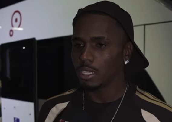 Evertton Araújo concede entrevista antes de Vitória x Flamengo