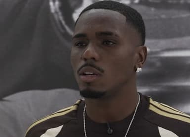 Evertton Araújo concede entrevista no Ninho do Urubu e fala sobre Vitória x Flamengo