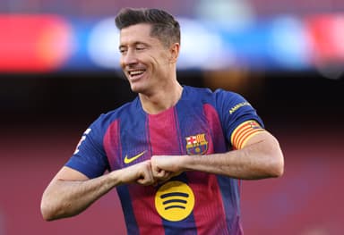 Lewandowski comemora gol pelo Barcelona