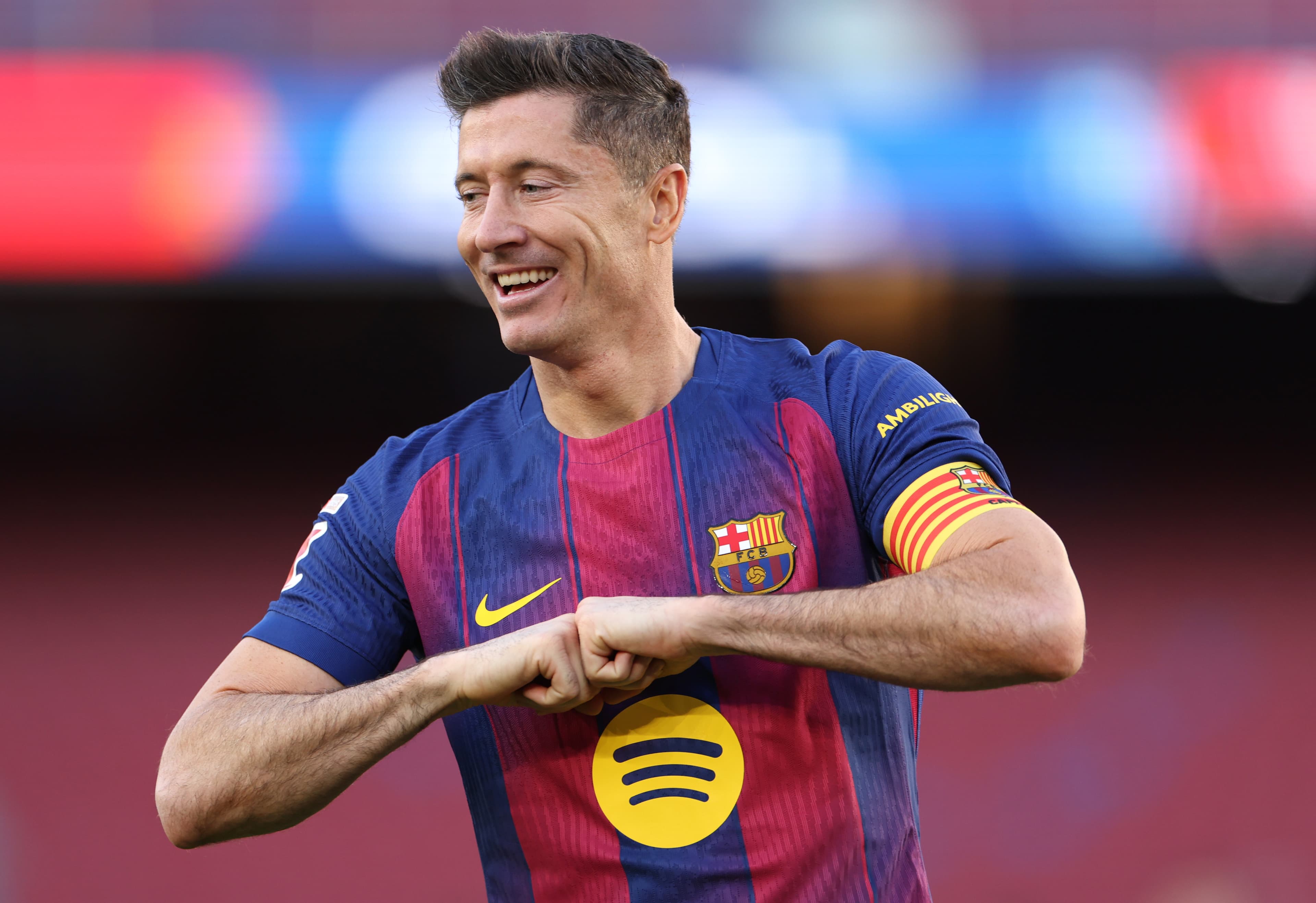 Lewandowski comemora gol pelo Barcelona