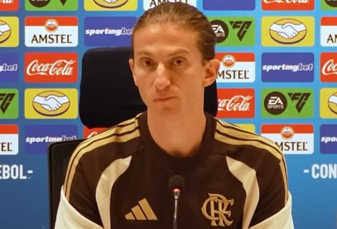 Filipe Luís concede coletiva após Flamengo x Lanús.