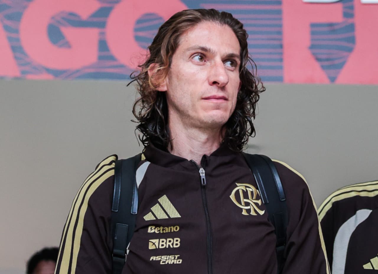 Filipe Luís em embarque do Flamengo.