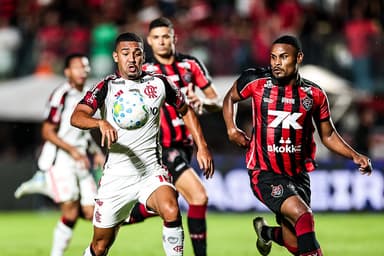 Flamengo vence Vitória
