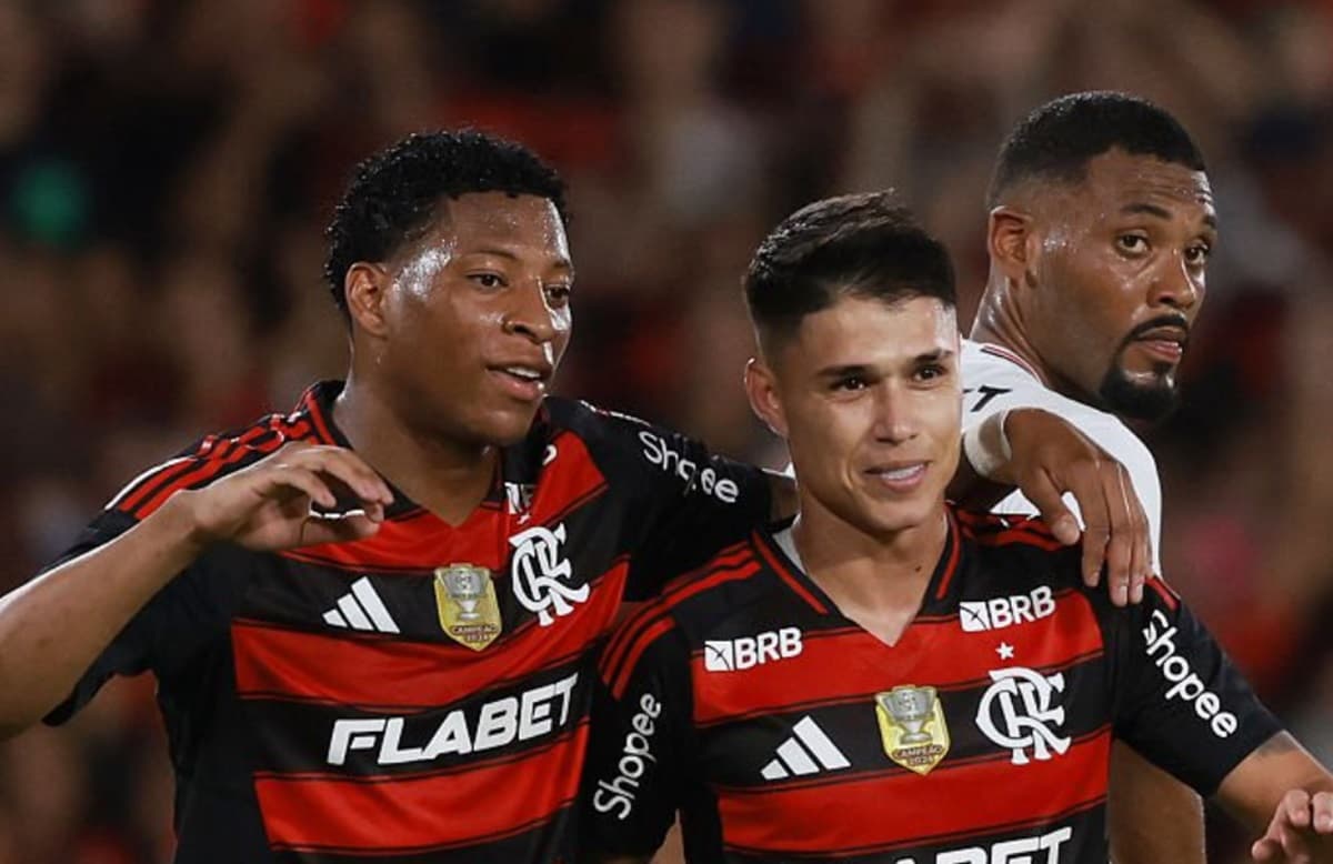 Gonzalo Plata e Luiz Araújo em jogo do Flamengo