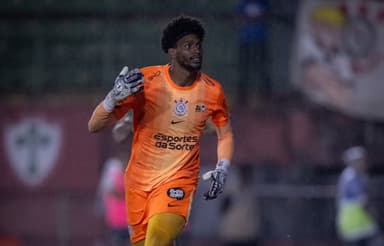 Hugo Souza celebra classificação do Corinthians à semifinal do Campeonato Paulista
