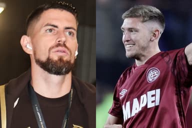 Jorginho, do Flamengo, ao lado de Rodrigo Castillo, do Lanús