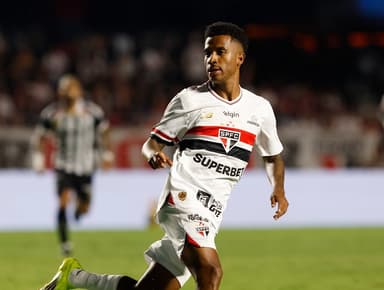Marcos Antônio, do São Paulo, é alvo do Flamengo na janela.